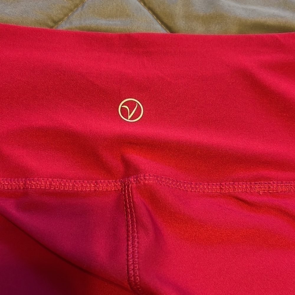 Vogo Ruby colored leggings, 2 side pockets, moisture wicking, Size S, NWT - Picture 3 of 7